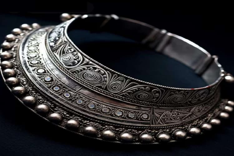 Aaj Ka Sona Chandi Bhaw: चांदी ने सबको कर दिया हैरान! एक ही दिन में लगा दिया 11,500 रुपये छलांग, सोना भी तेज