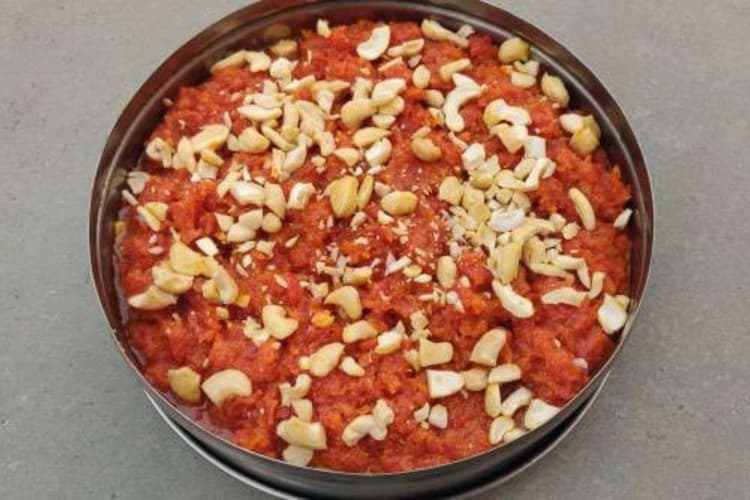 Amrud ka Halwa Recipe: सर्दियों में जरूर बनाएं अमरूद का हलवा, इस स्पेशल डिश को खाकर सभी कहेंगे वाह