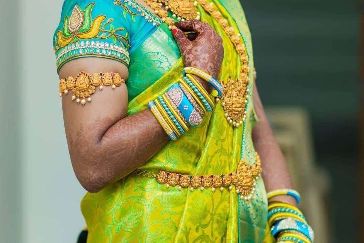 Bridal Gold Bajuband Design: आपकी खूबसूरती में लगेंगे चार चांद, जब आप पहनेंगी ये खूबसूरत गोल्ड बाजूबंद