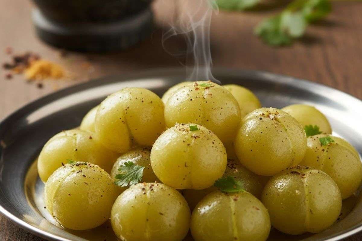Amla Health Benefits: शरीर को जबरदस्त फायदा देता है स्टीम आंवला, बस जान लें खाने का सही तरीका