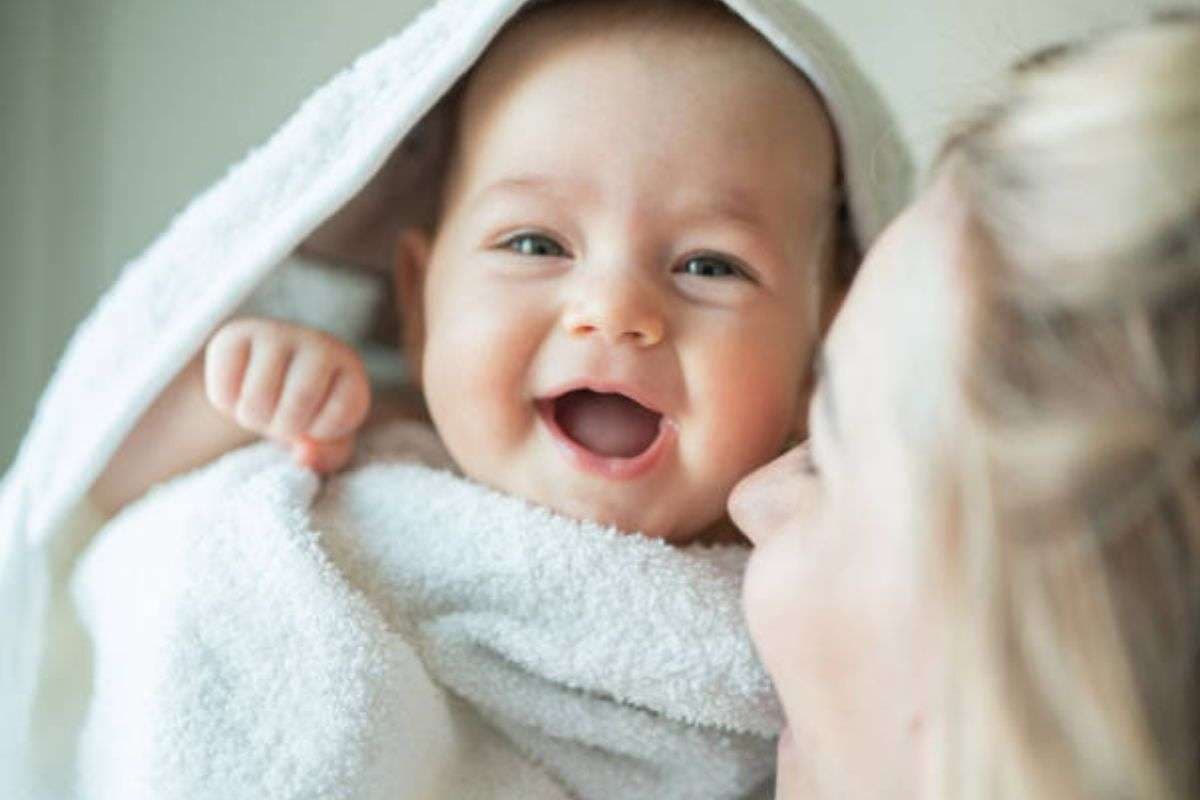 Modern Hindu Baby Names: बच्चे के लिए मॉडर्न नाम की कर रहे हैं तलाश, देखें बेस्ट नामों की लिस्ट