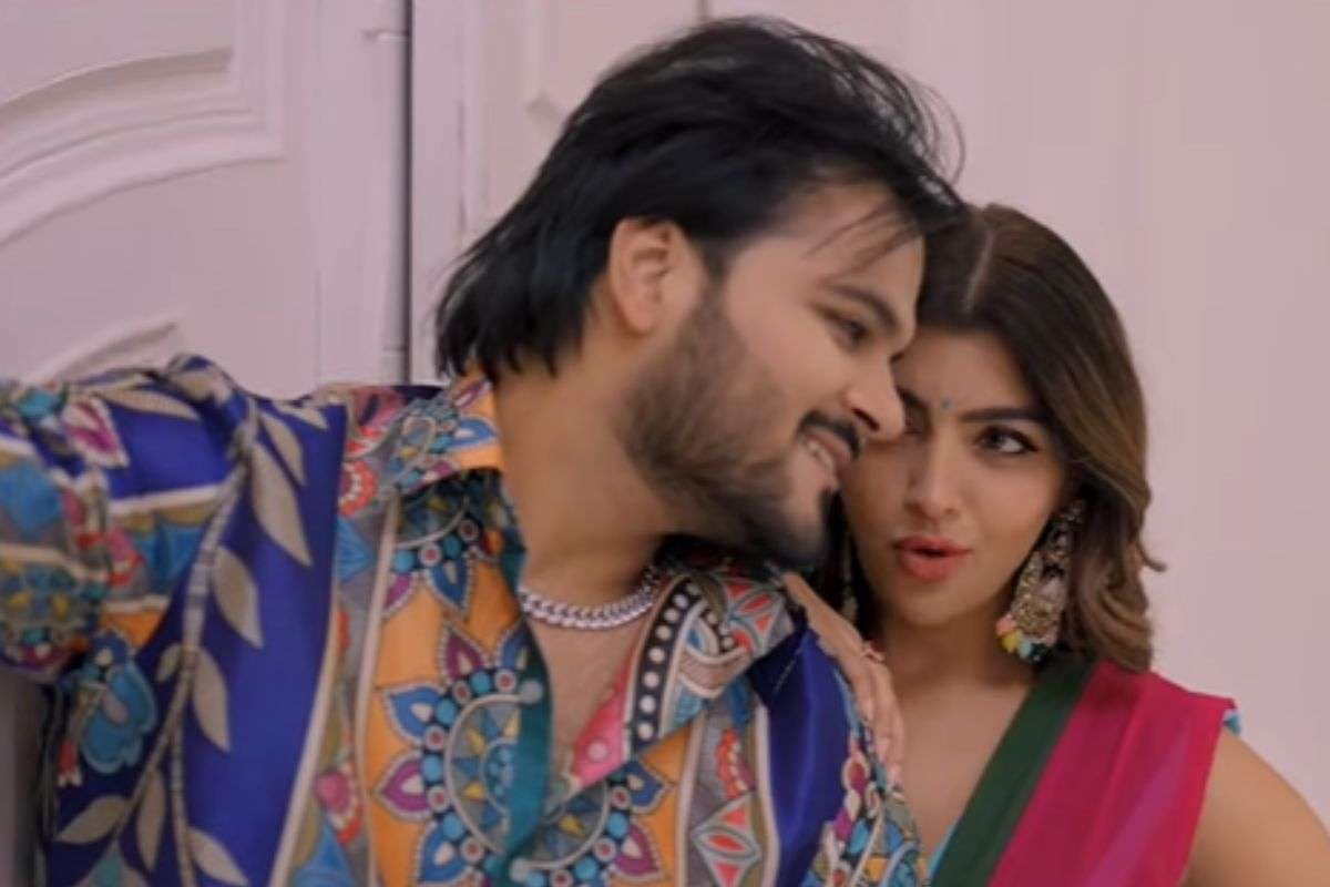 Bhojpuri Song: अरविंद अकेला कल्लू संग रोमांस कर आकांक्षा पुरी ने बढ़ाया इंटरनेट का तापमान, ‘चोलिया के रस्सी’ गाना इंस्टाग्राम पर कर रहा ट्रेंड