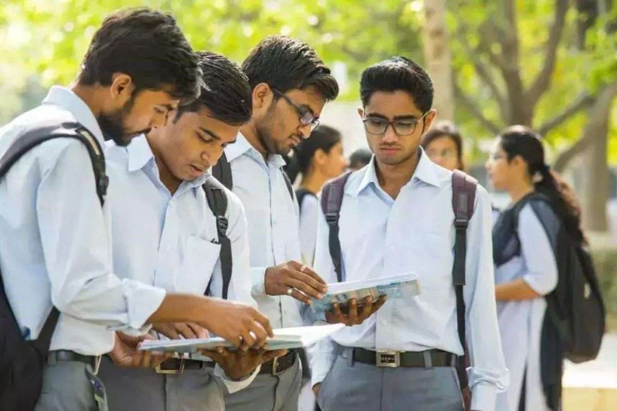 मोतिहारी के 200000 से ज्यादा बच्चों को पढ़ाएगा IIT कानपुर, सरकारी स्कूलों में शुरू होगी ऑनलाइन कोचिंग