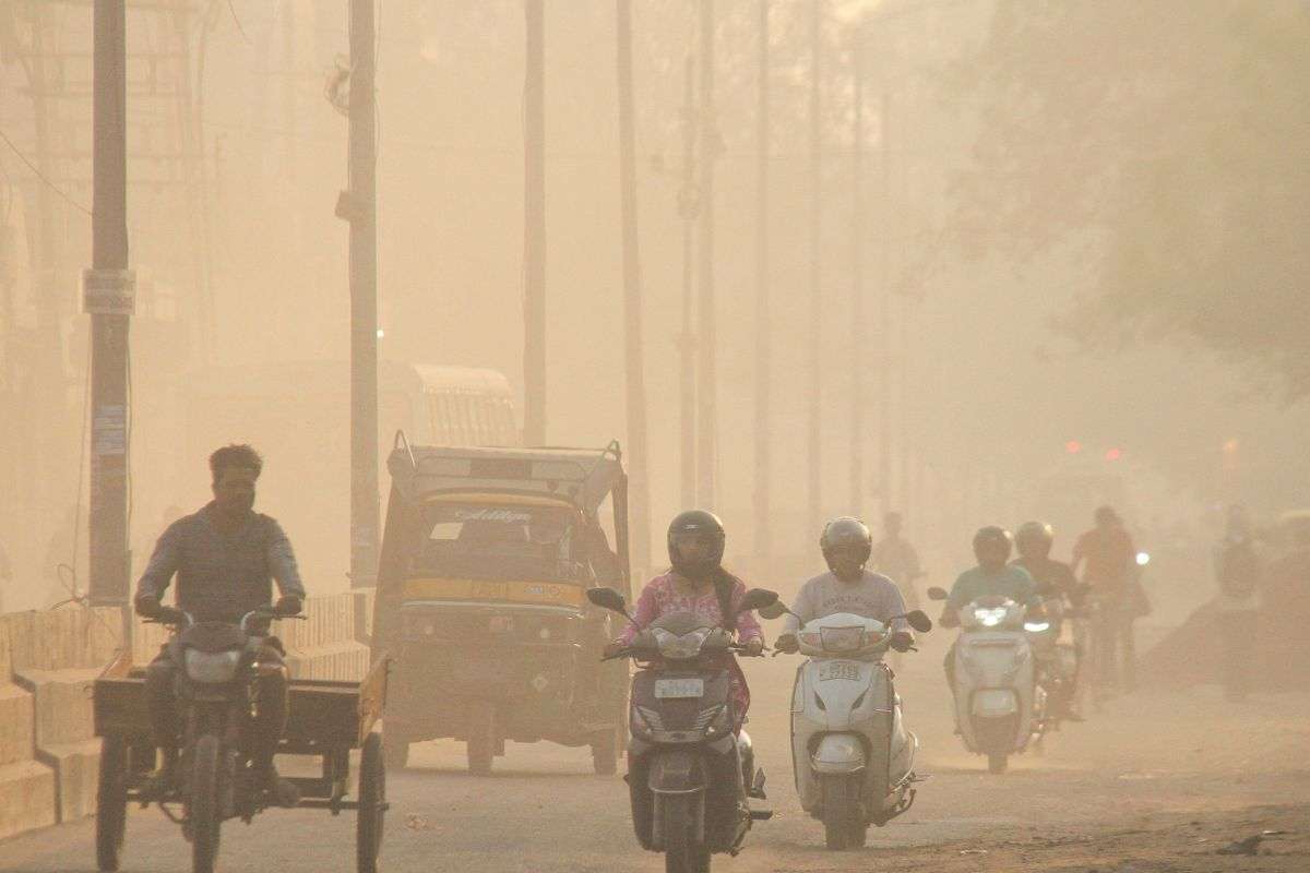 Delhi GRAP IV Imposed: दिल्ली का AQI बेहद गंभीर; GRAP IV प्रतिबंध लागू