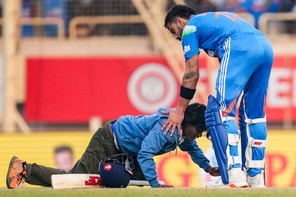 Fan Touches Virat Kohli Feet IND vs SA Match