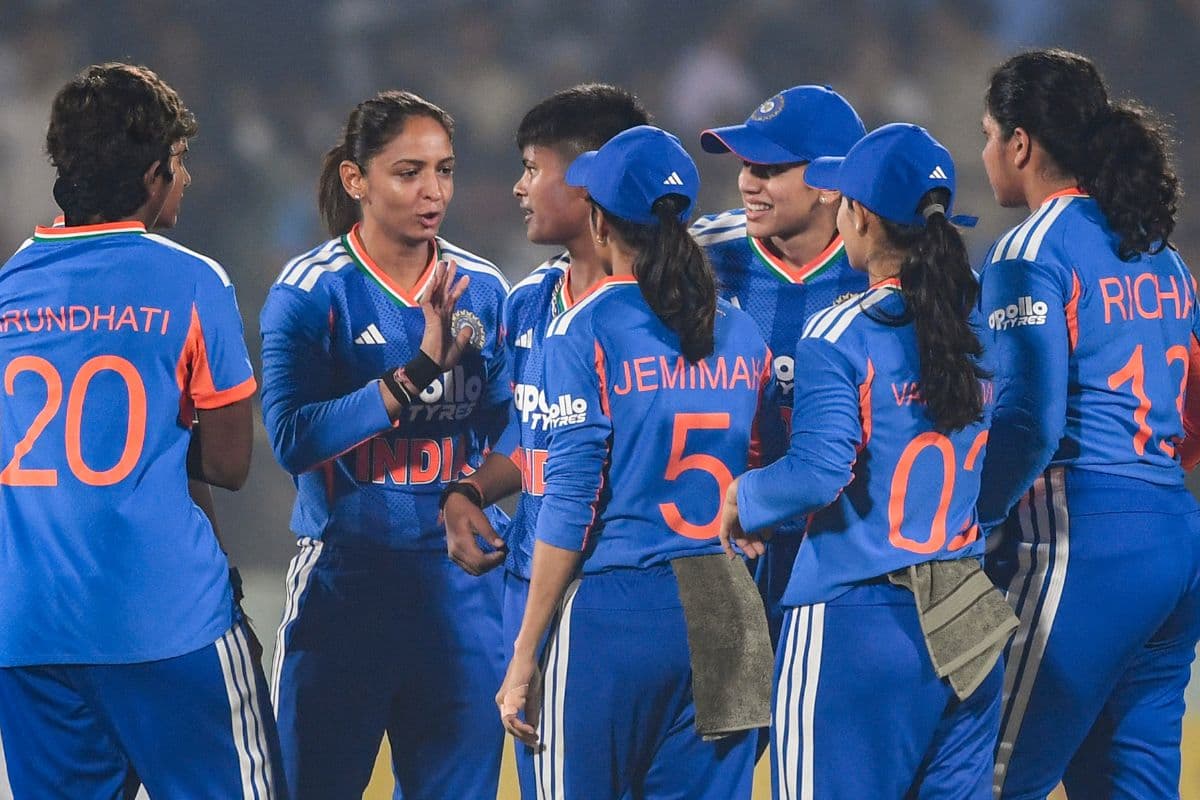 INDW vs SLW: भारत ने श्रीलंका को 8 विकेट से रौंदा, स्मृति मंधाना ने रिकॉर्ड बुक में दर्ज कराया नाम
