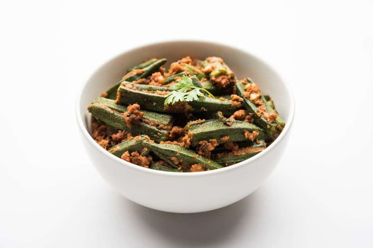 Shahi Bhindi Recipe: खाने का बढ़ जाएगा स्वाद, इस तरीके से बनाएं पोषण से भरपूर शाही भिंडी