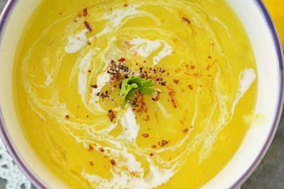 Moong Dal Soup Recipe For Weight Loss: चुटकियों में बनाये प्रोटीन से भरपूर हेल्दी मूंग दाल विंटर सूप