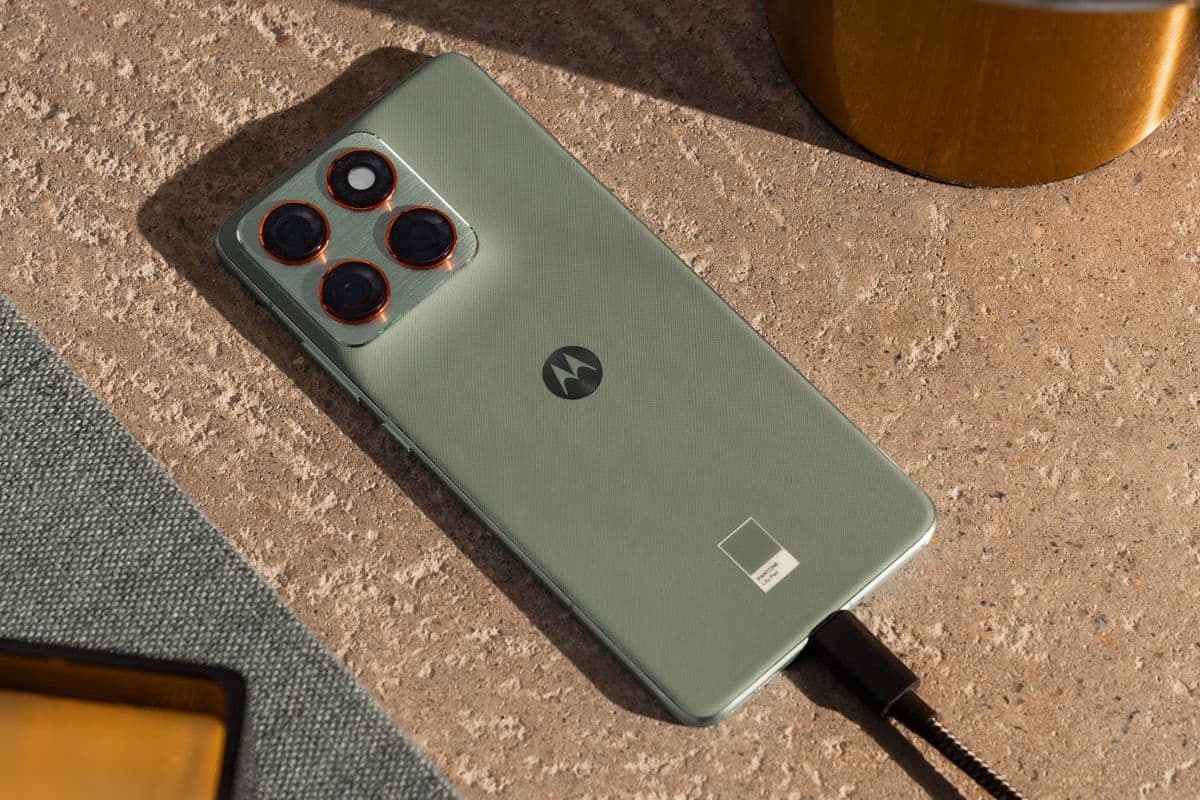 अल्ट्रा स्लिम डिजाइन वाले Motorola Edge 70 की बिक्री आज से शुरू, मिड-रेंज बजट में मिल रहे फ्लैगशिप जैसे फीचर्स