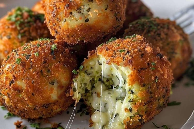 बाहर से क्रिस्पी, अंदर से चीजी - ट्राई करें स्वाद से भरपूर Pumpkin Cheese Balls Recipe