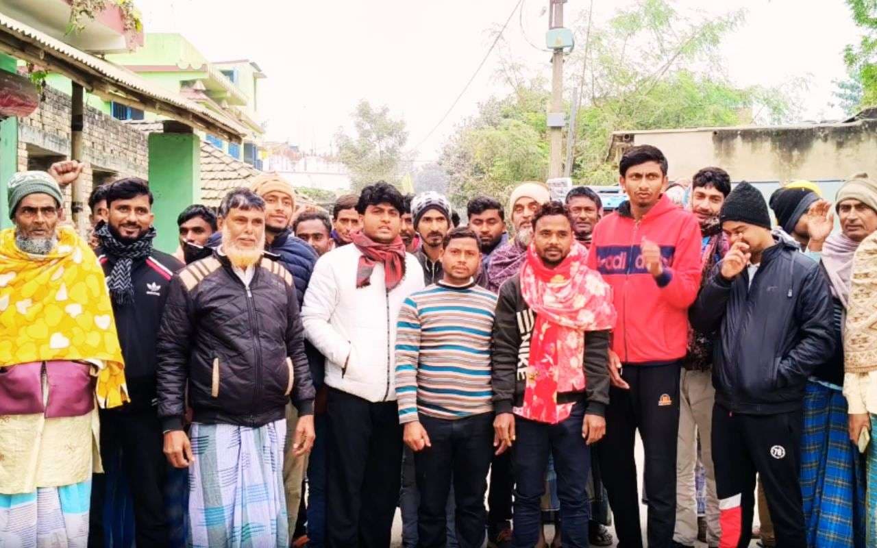 मालदा में 278 मतदाताओं को री-वेरिफिकेशन का नोटिस, नाराज लोगों ने चुनाव आयोग के खिलाफ की नारेबाजी