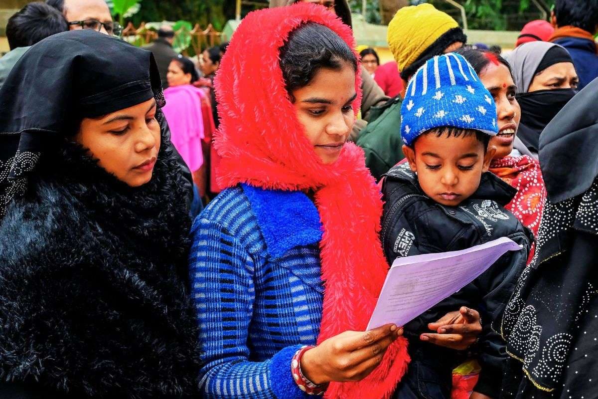 तृणमूल विधायक ने बाधित की SIR की सुनवाई, इलेक्शन कमीशन ने कहा- BLA को दूर रखें