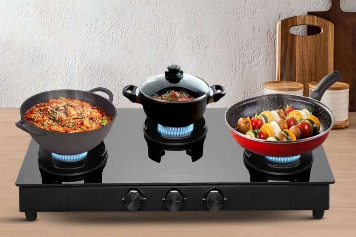 Vastu Tips for Kitchen: तीन बर्नर वाला चूल्हा बिगाड़ सकता है घर की शांति, बढ़ा सकता है तनाव और खर्च