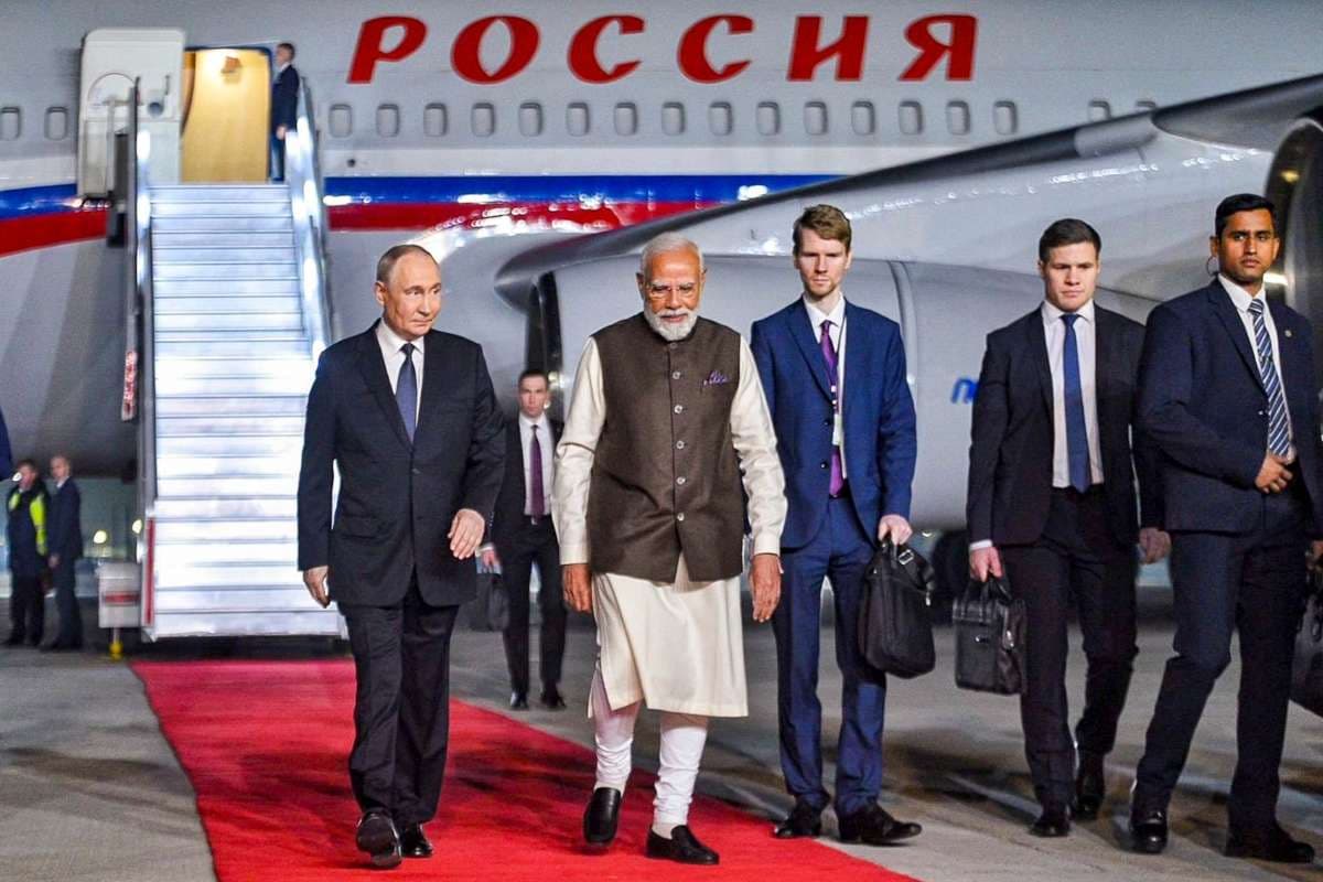 Why Putin’s plane door opened after 40 minutes and message with Staircase landing.