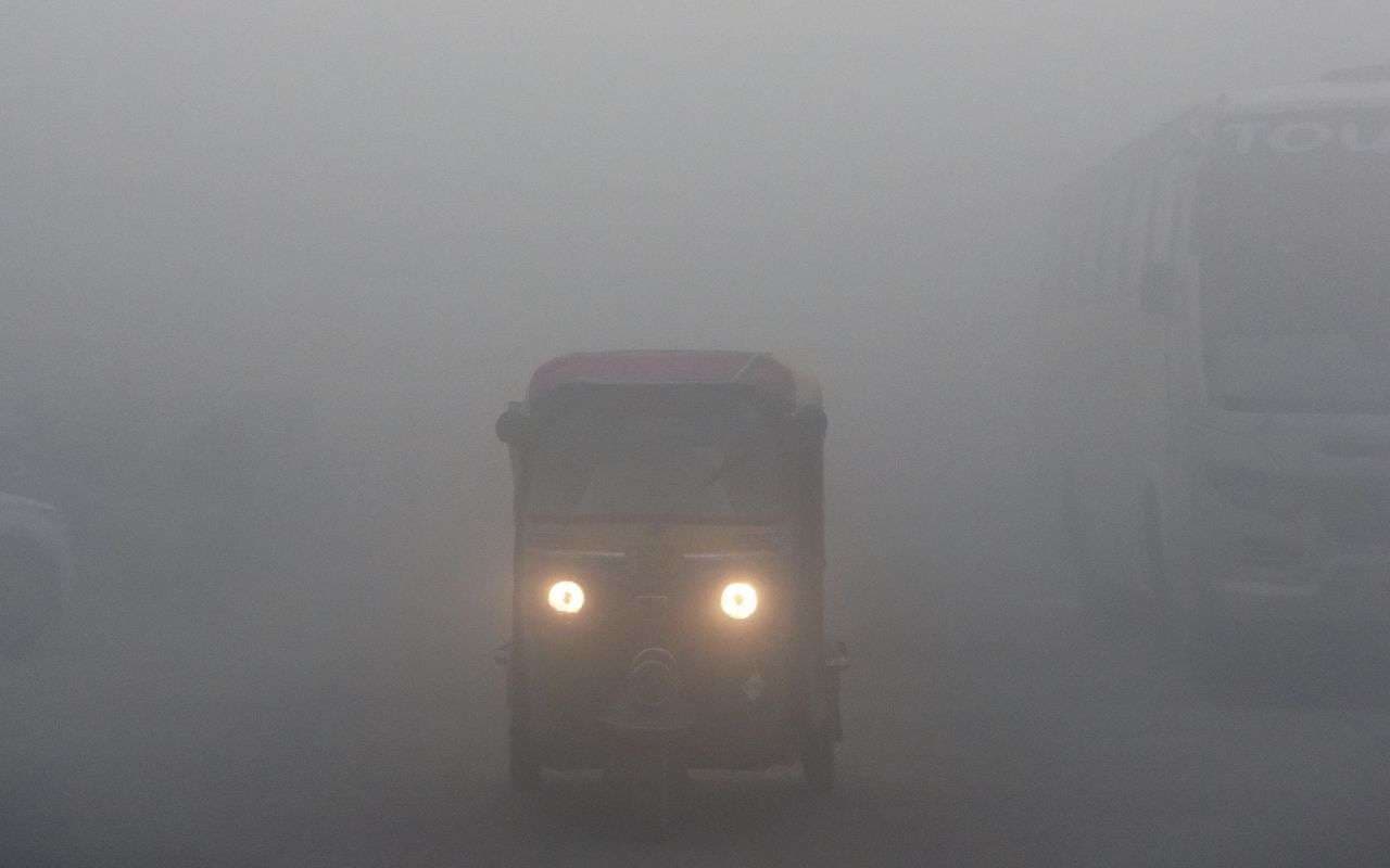 और गिरा तापमान, क्रिसमस के बाद ठंड होगी प्रचंड, कोहरे से विमान सेवा प्रभावित