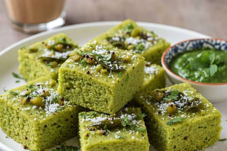 Winter Special Matar Dhokla Recipe: सर्दियों की नरम धूप में दोगुना मजा, घर पर बनाएं विंटर स्पेशल फूला-फूला मटर ढोकला
