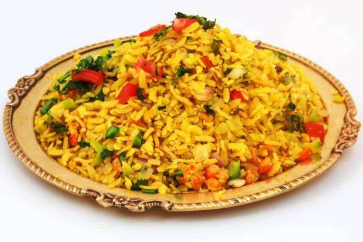 Tomato Poha Recipe: सर्दियों में लेना है ब्रेकफास्ट का मजा, तो फटाफट ट्राई करें टमाटर पोहा रेसिपी