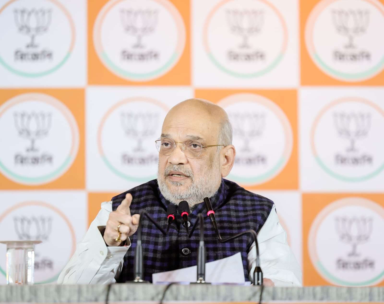 BJP: अधीर रंजन की पीएम से हुई मुलाकात के निकाले जा रहे राजनीतिक मायने