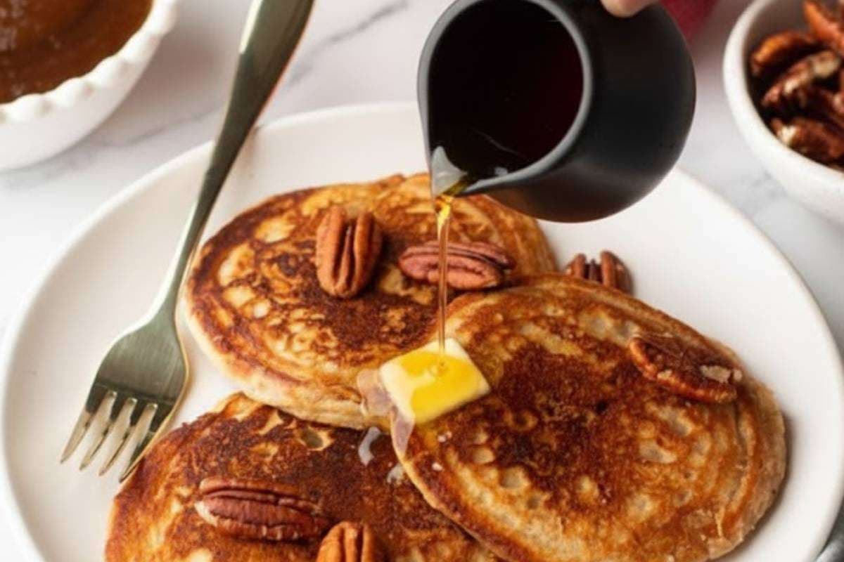 Eggless Apple Pancake Recipe: आज मीठे में कुछ हेल्दी हो जाएं - ट्राइ करें एगलेस एप्पल पैनकेक रेसिपी