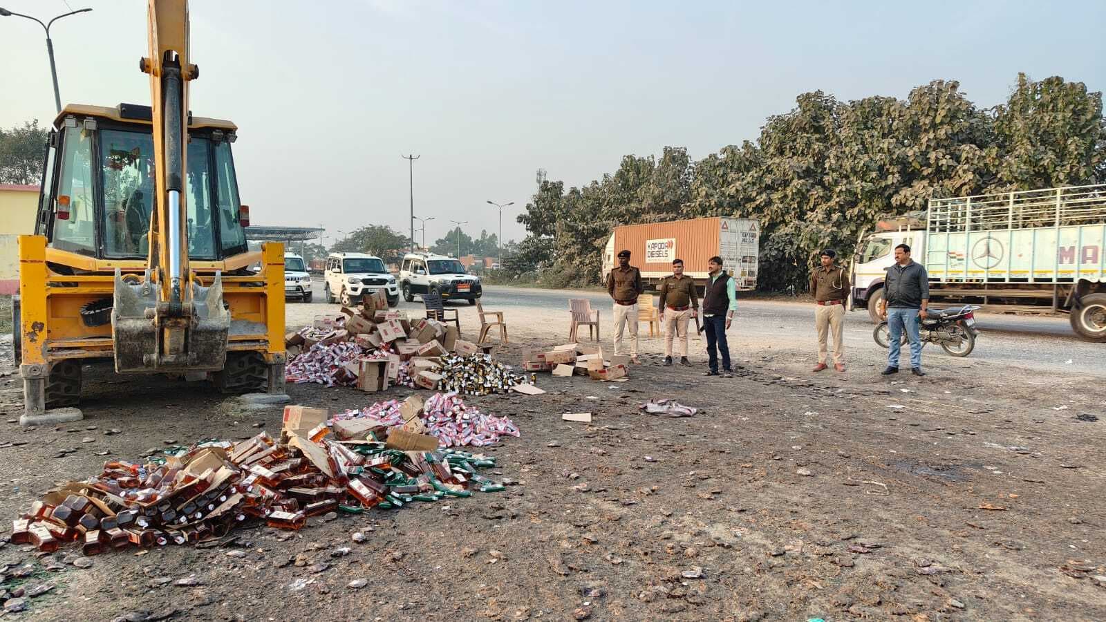 17 सौ लीटर से अधिक देसी-विदेशी शराब का उत्पाद विभाग ने किया विनष्टीकरण