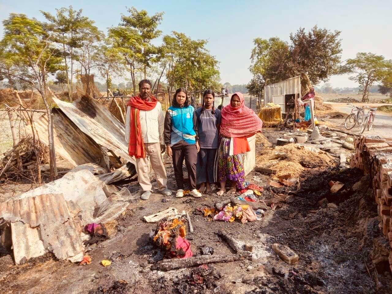 फुलवरिया के भरपुरवा में भीषण अगलगी में घर सहित पशु व अनाज जलकर राख