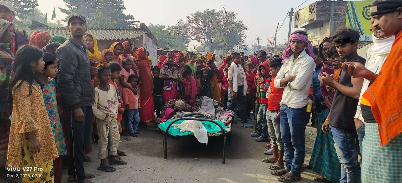 शव गांव पहुंचते ही परिजनों ने पुलिस के खिलाफ जमकर नारेबाजी, सात घंटे सड़क जाम, विरोध प्रदर्शन