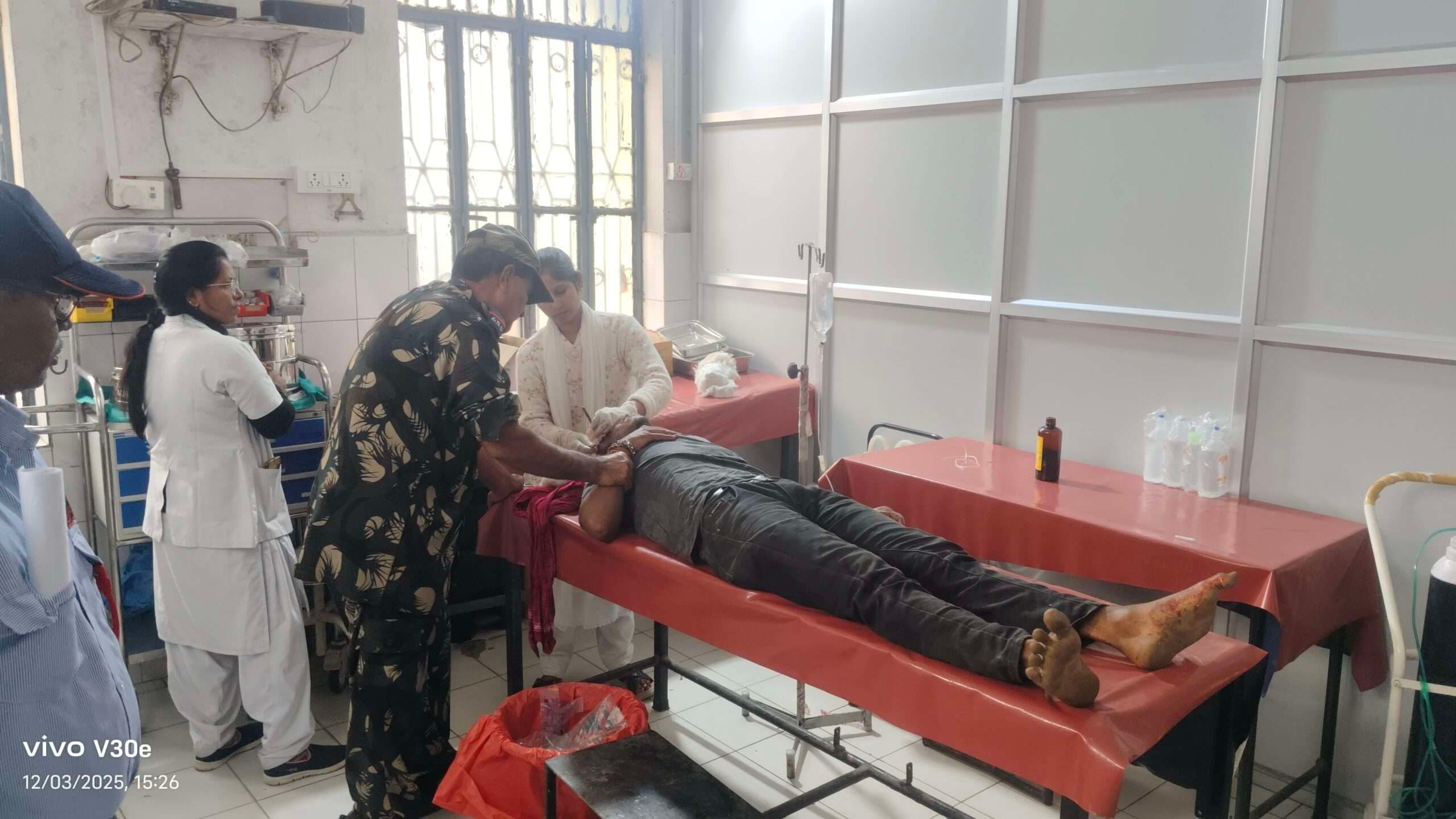 ट्रैक्टर के धक्के से बाइक सवार मुखिया पुत्र घायल