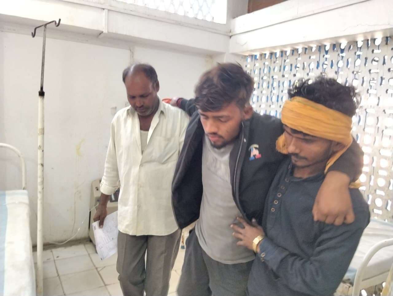 सड़क दुर्घटना में ऑटो सवार युवक जख्मी