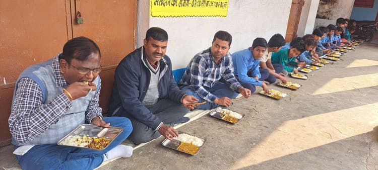 बीडीओ ने उत्क्रमित मवि करहवाना का किया निरीक्षण