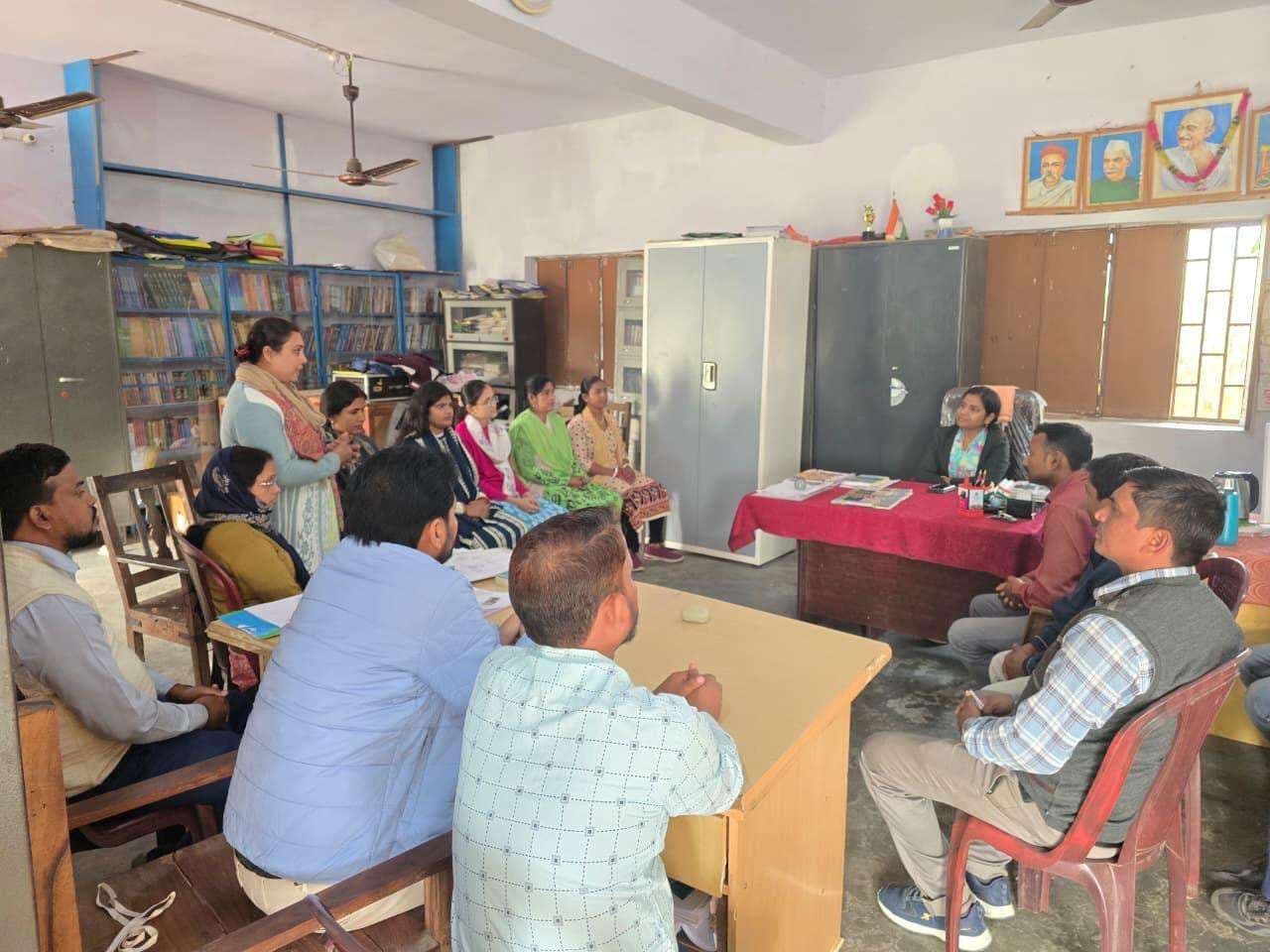 शिक्षक स्कूल में बेहतर शैक्षणिक वातावरण बनाएं