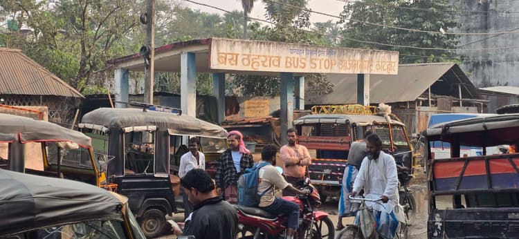 बस पड़ाव भवन अतिक्रमण का शिकार,  कार्रवाई नहीं