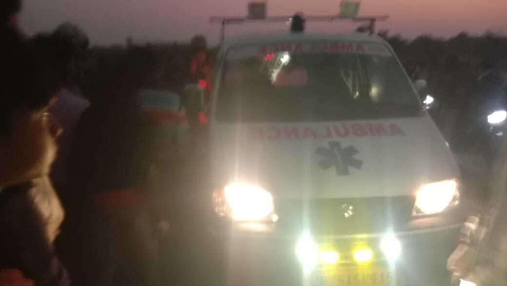 दो बाइक में आमने-सामने की टक्कर, तीन घायल