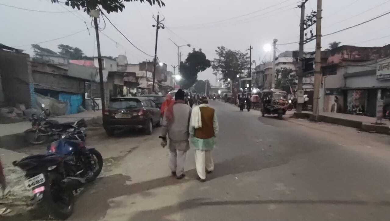 धूप-छांव के बीच बढ़ी ठंड, सिहरन महसूस करने लगे लोग