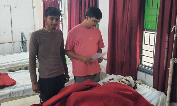 सड़क हादसे में इंटर का छात्र गंभीर रूप से घायल