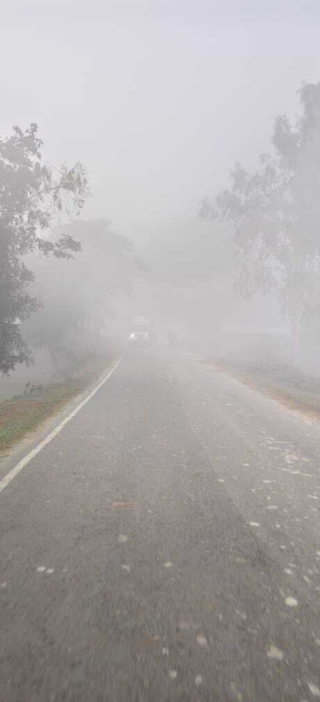 कुहासे के कारण बढ़ी ठंड, जनजीवन प्रभावित