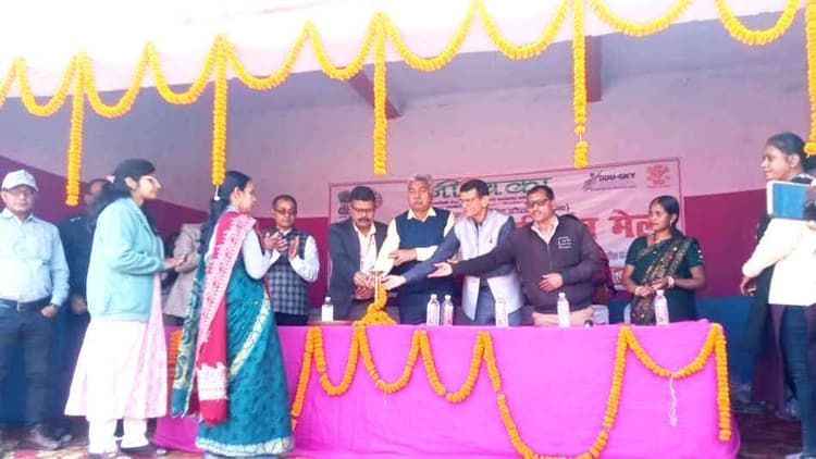 जीविका के रोजगार सह मार्गदर्शन मेले में 87 युवाओं को मिला नियुक्ति पत्र