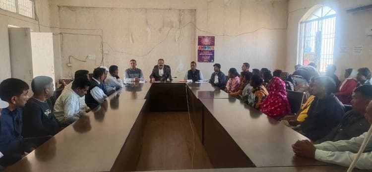 धान अधिप्राप्ति को लेकर किसानों को करें जगारूक : बीडीओ