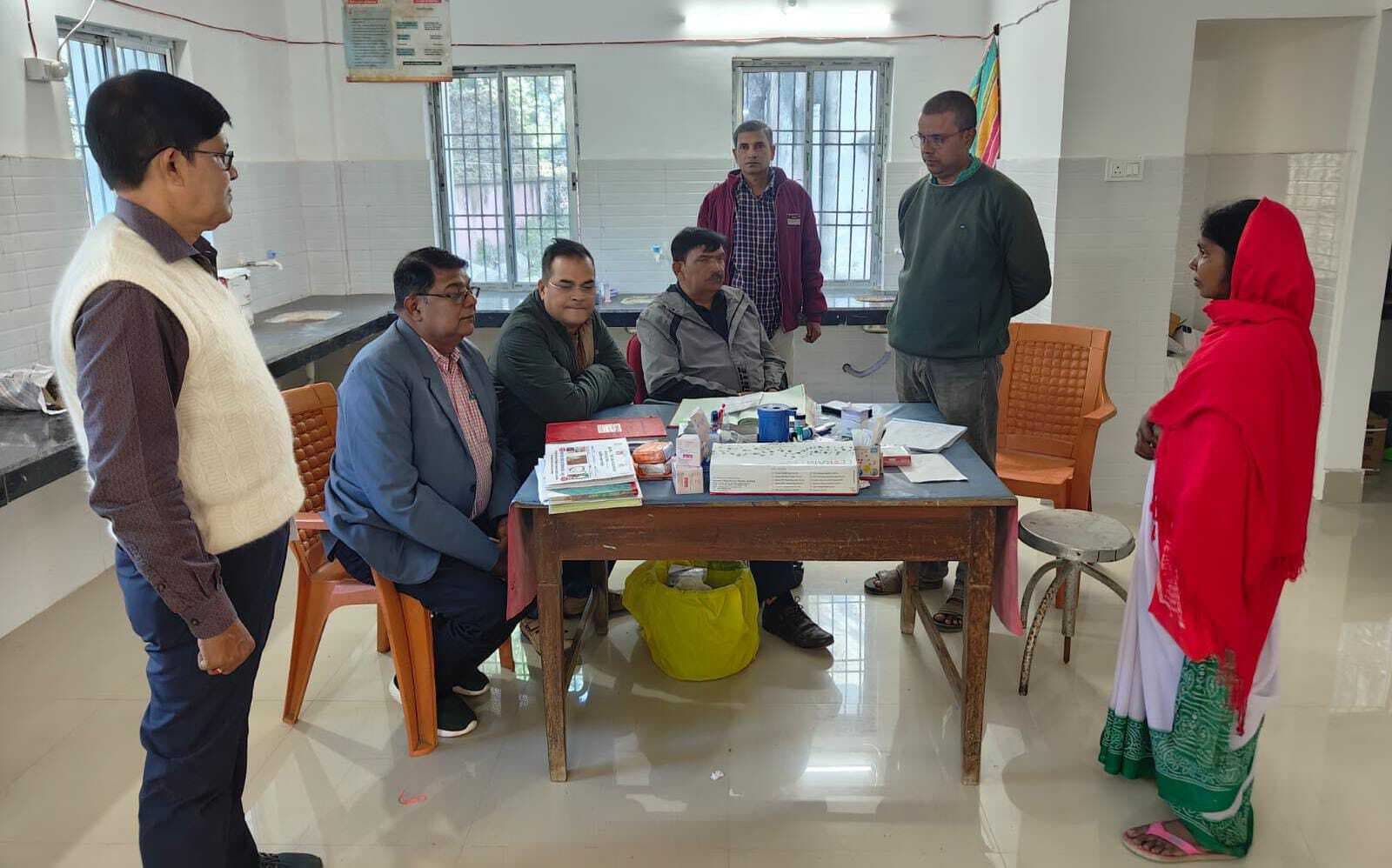 बीडीओ-सीओ ने सीएचसी का किया औचक निरीक्षण