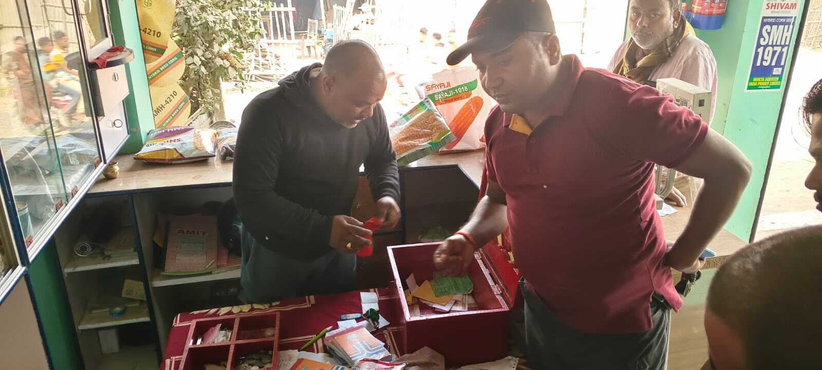 रोशनदान तोड़कर गल्ले में रखे 50 हजार रुपये की चोरी