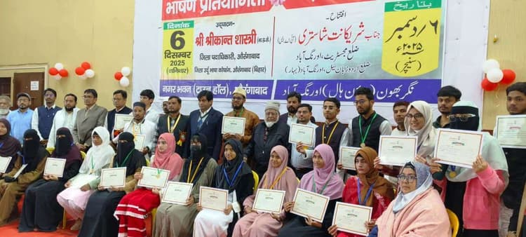 तहजीब व अदब सिखाने वाली जुबान है उर्दू : डीएम