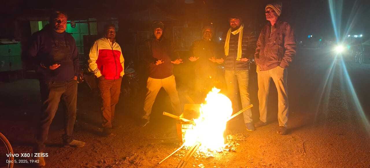 Chaibasa News : जैंतगढ़ में कड़ाके की ठंड, राहत का इंतजार