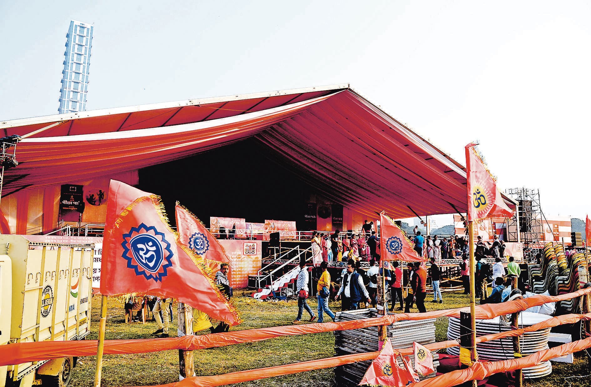 गीता पाठ के लिए कोलकाता में उमड़ा श्रद्धालुओं का हुजूम