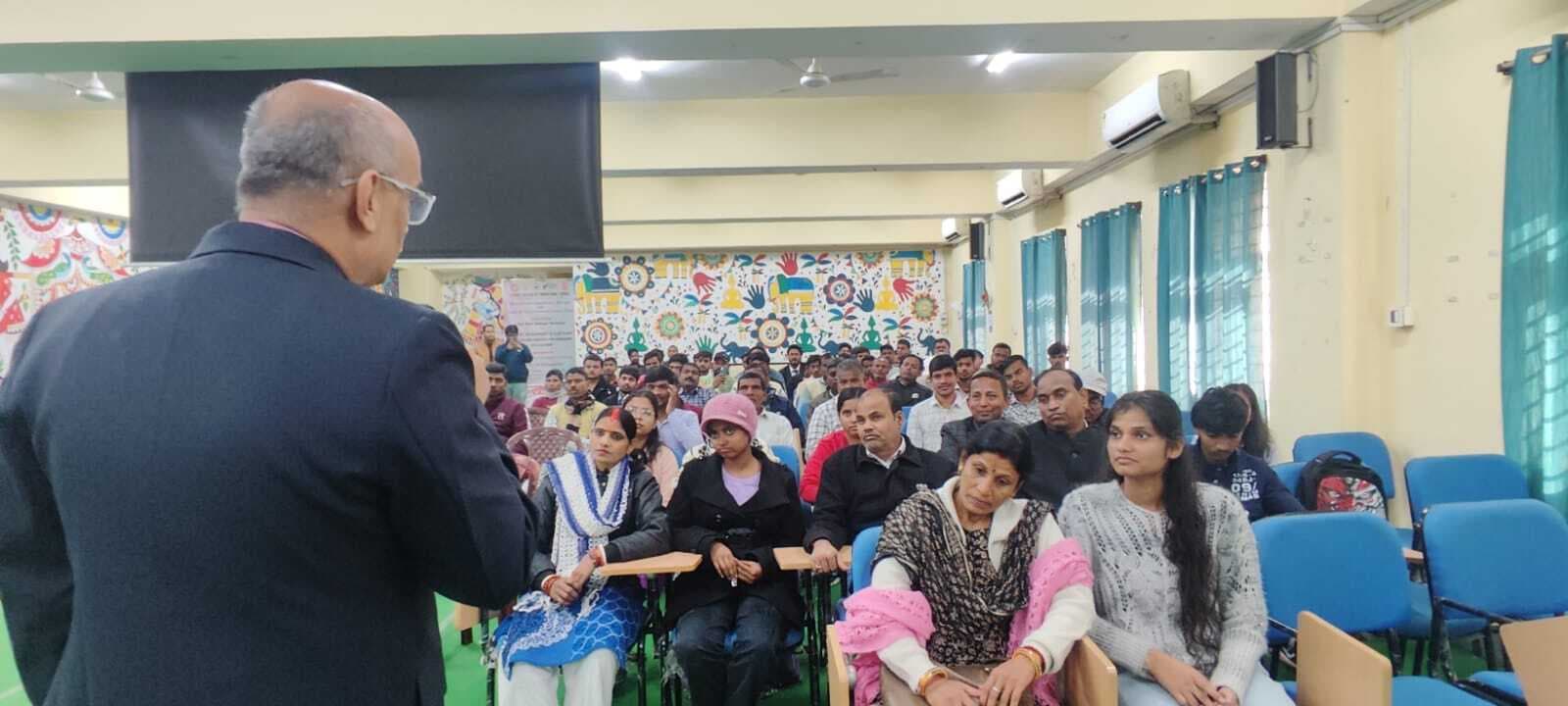 सुपौल इंजीनियरिंग कॉलेज में पेरेंट्स फैकल्टी मीटिंग आयोजित, बड़ी संख्या में अभिभावकों ने लिया भाग