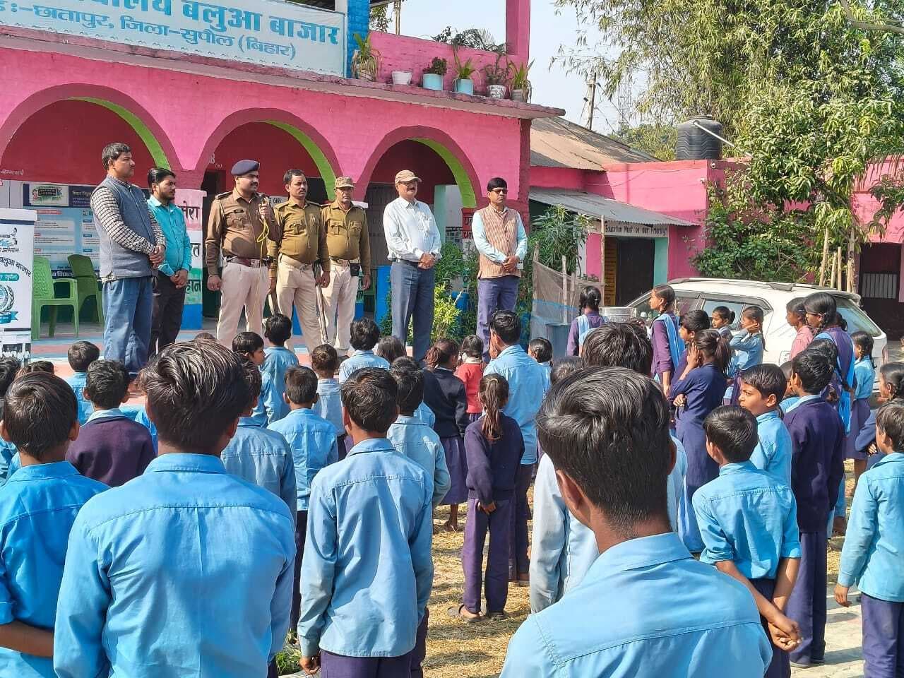 बच्चों को नशा-मुक्त व अनुशासित रहने का दिया संदेश