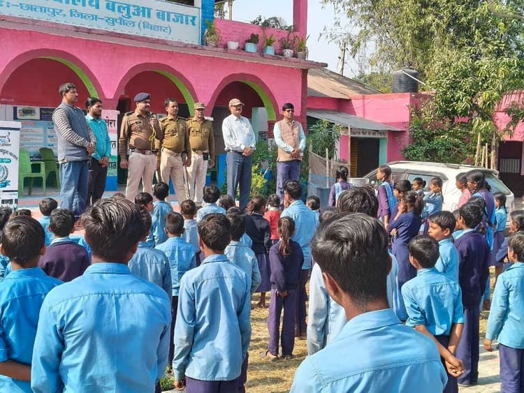 बच्चों को नशा-मुक्त व अनुशासित रहने का दिया संदेश