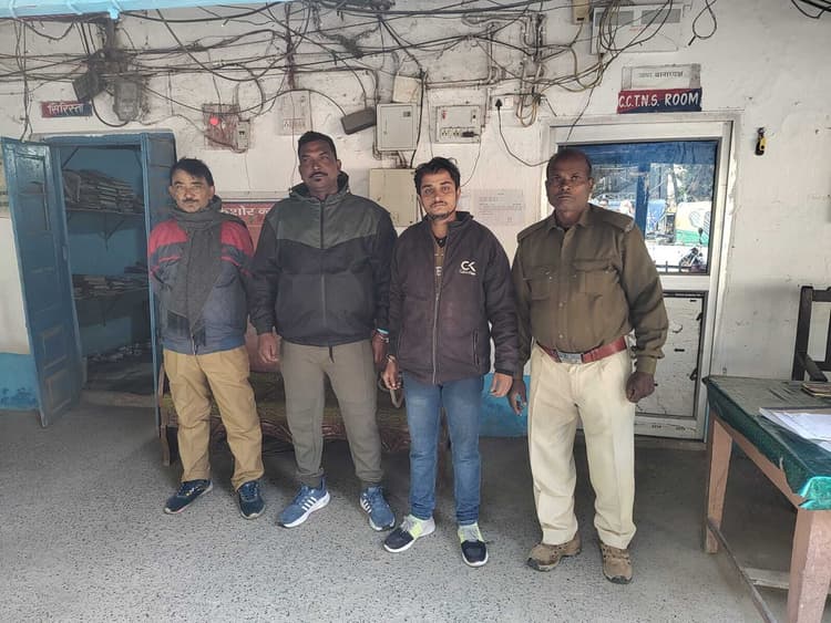 पांच वारंटी गिरफ्तार, दो रिकॉल पर मुक्त