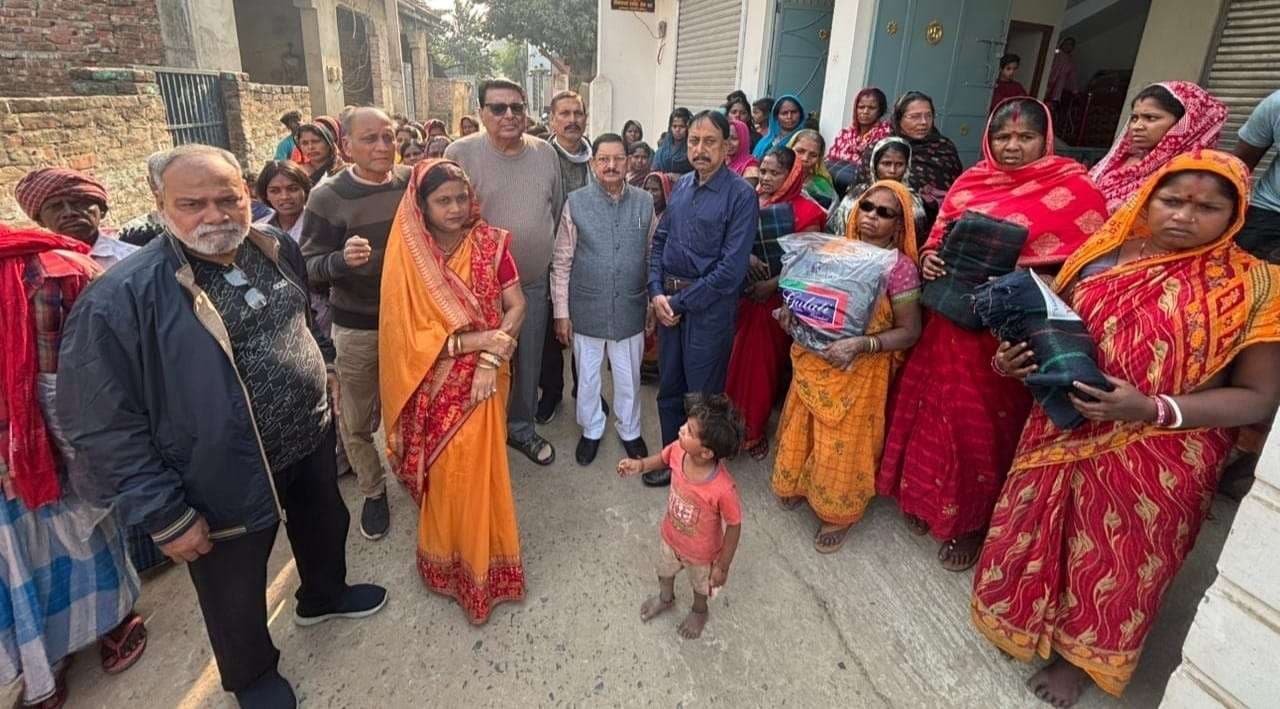 ट्रस्ट ने जरूरतमंदों के बीच बांटे कंबल