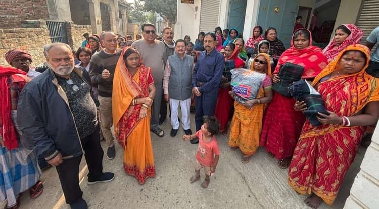 ट्रस्ट ने जरूरतमंदों के बीच बांटे कंबल