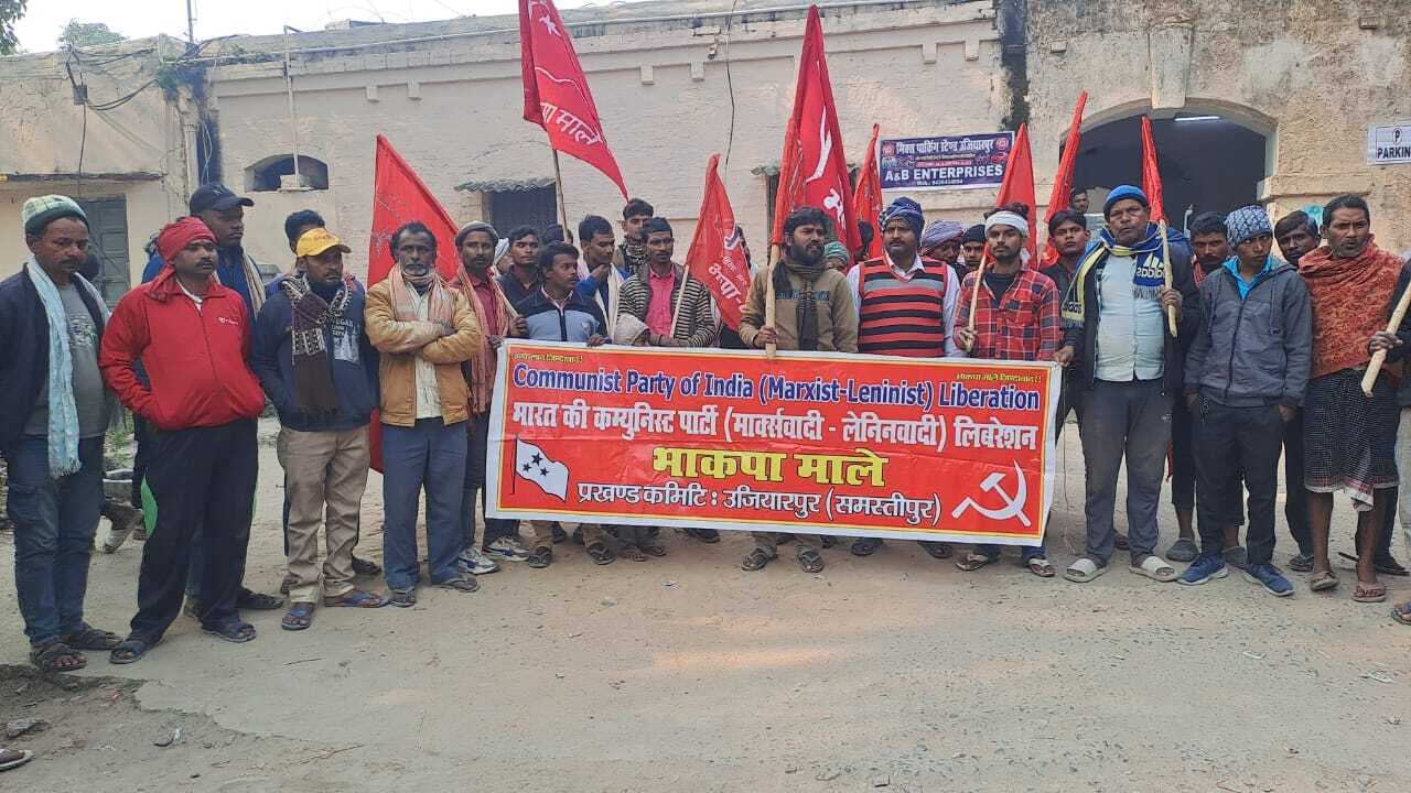 Samastipur News:टोटो चालकों ने स्टेशन अधीक्षक के समक्ष किया प्रदर्शन