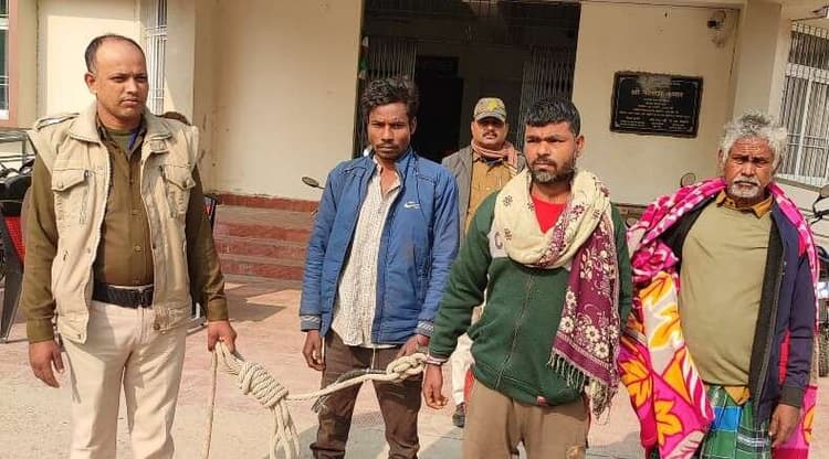 नशे में हंगामा, पुलिस ने तीनों को दबोचा